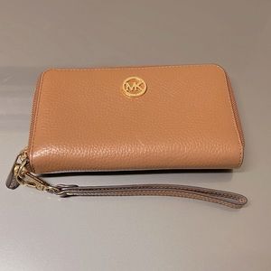 LAST CHANCE! Michael Kors wristlet phone wallet